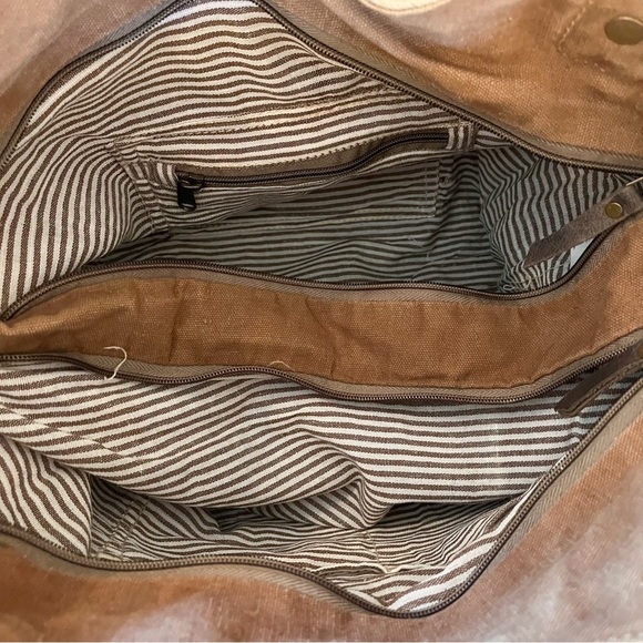 Clea Ray The Seafood Heaven Canvas Tote. - Picture 12 of 14